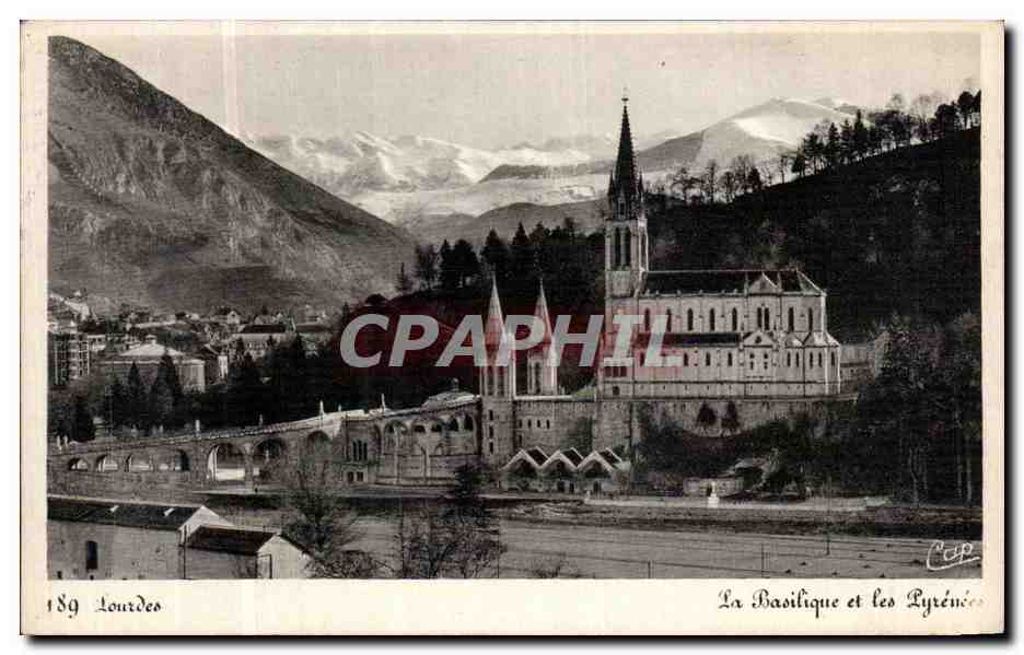 CPA Lourdes La Basilique et les Pyrenees