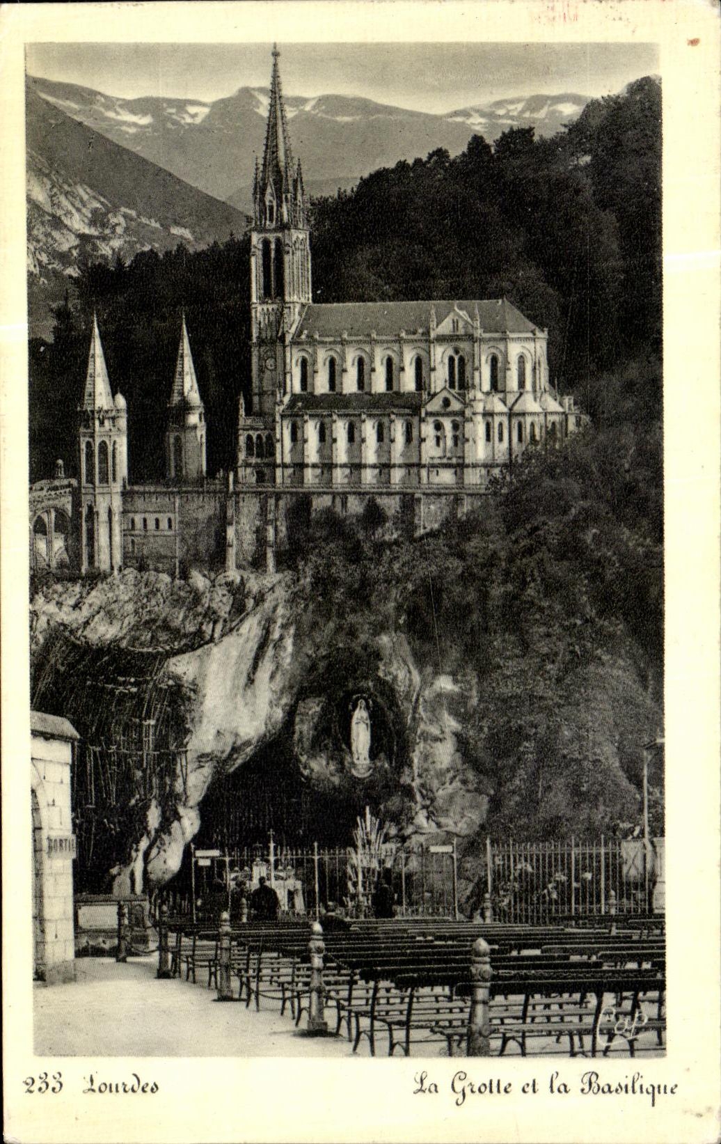 CPA Lourdes La Grolle Et La Basilique
