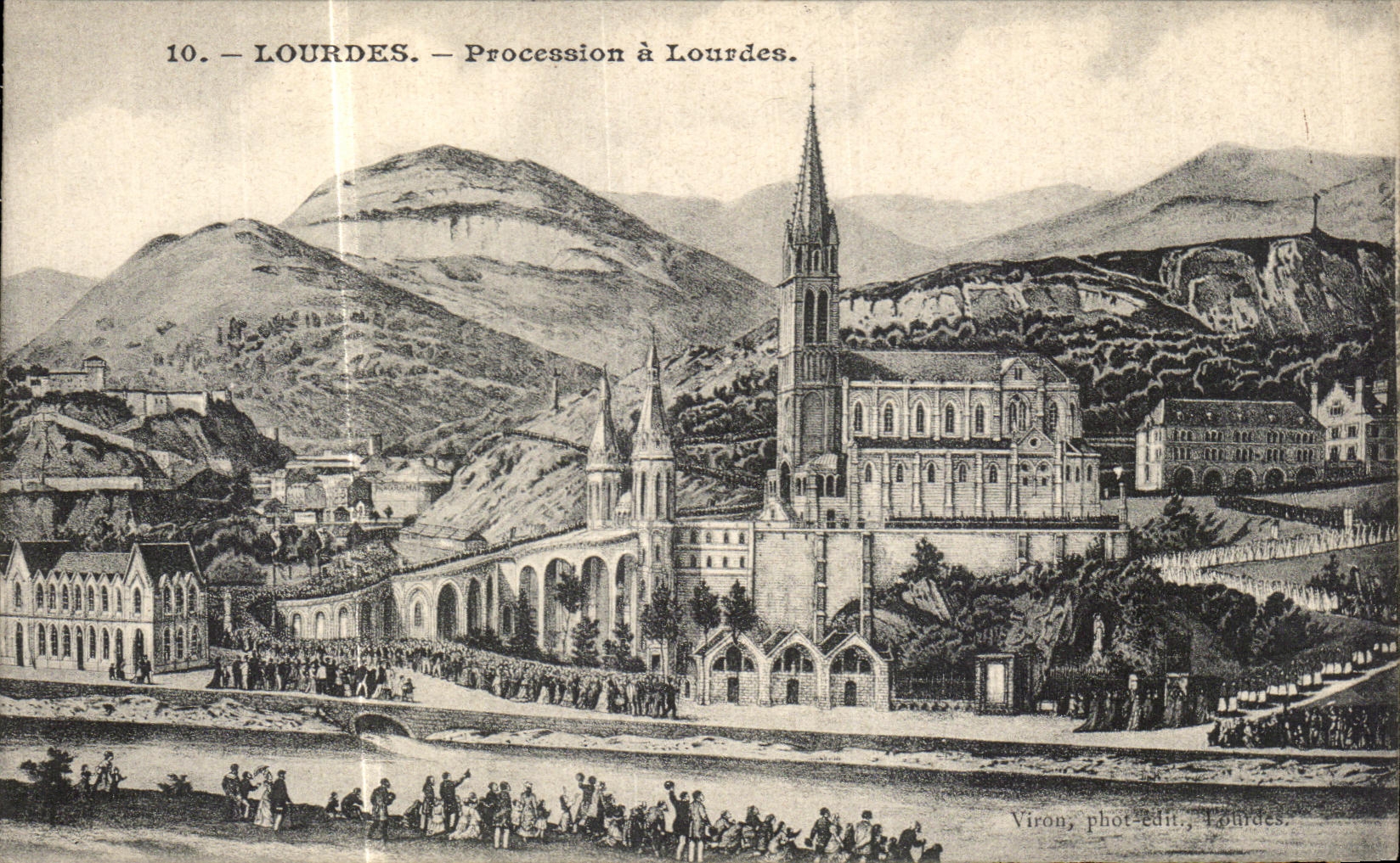 CPA Lourdes Procession a Lourdes 