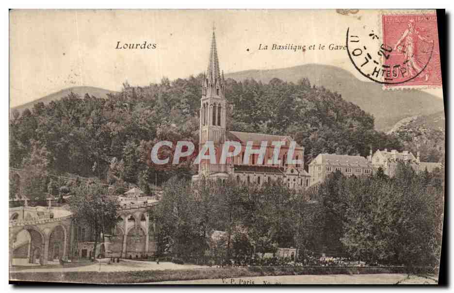 CPA Lourdes La Basilique et Le Gave 