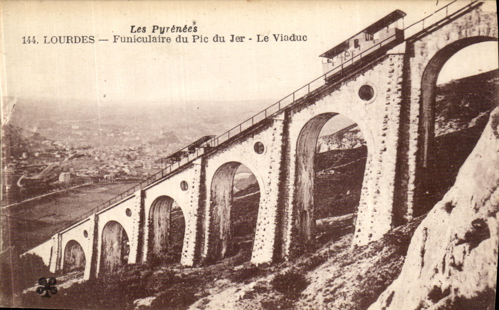 CPA Lourdes Funiculaire Du Pic du Jer Le Viaduc