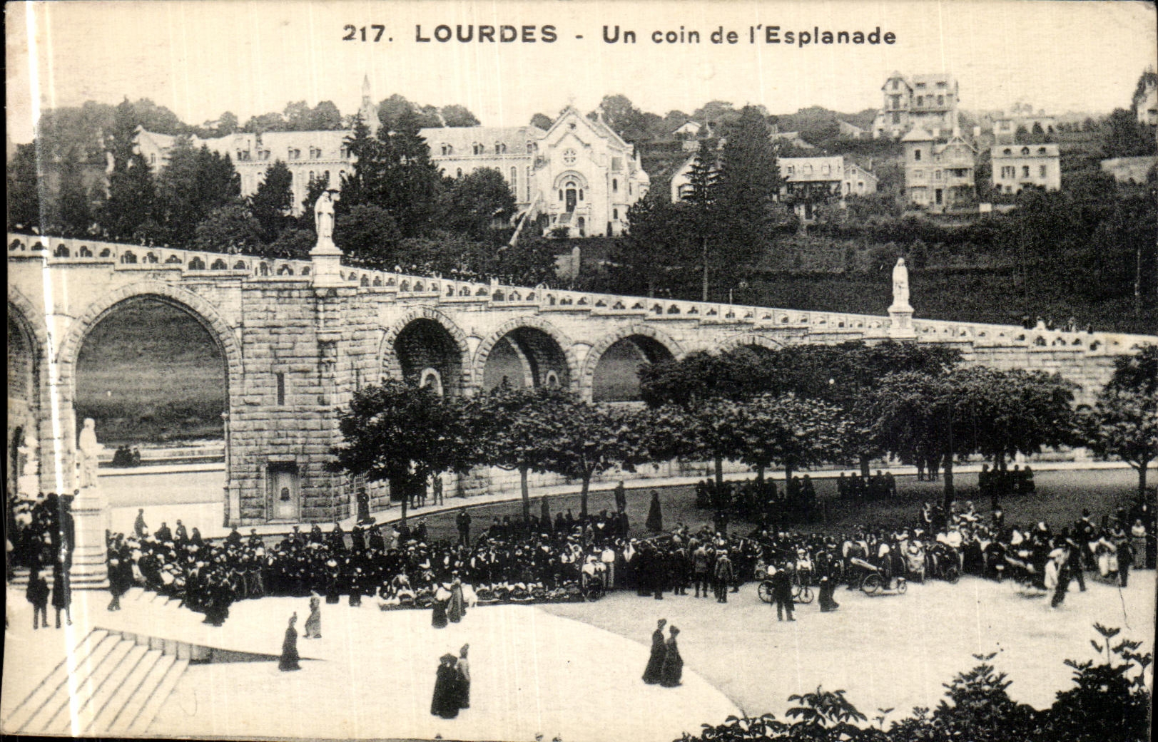 CPA Lourdes Un Coin De L Esplande 