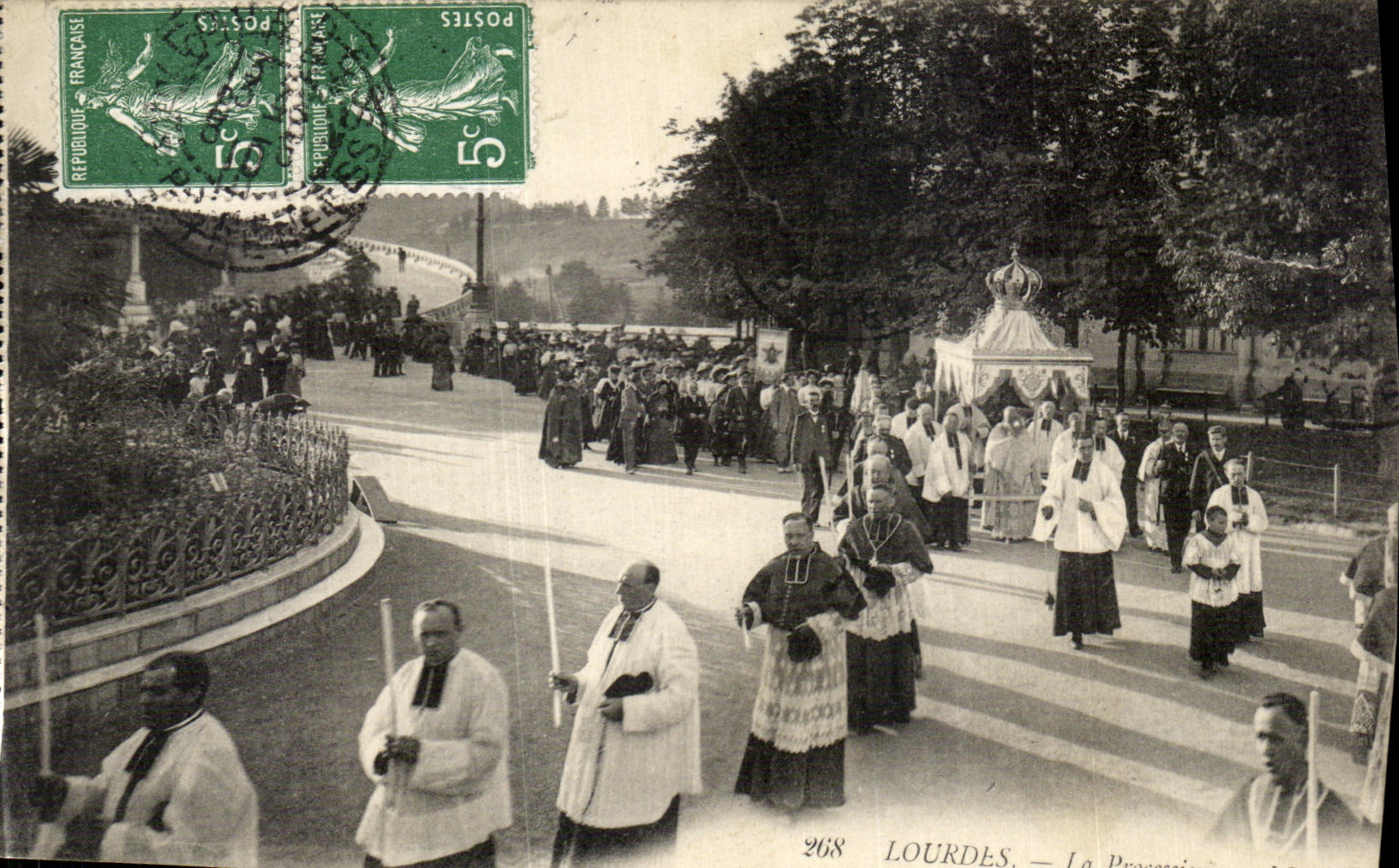 CPA Lourdes La procession 