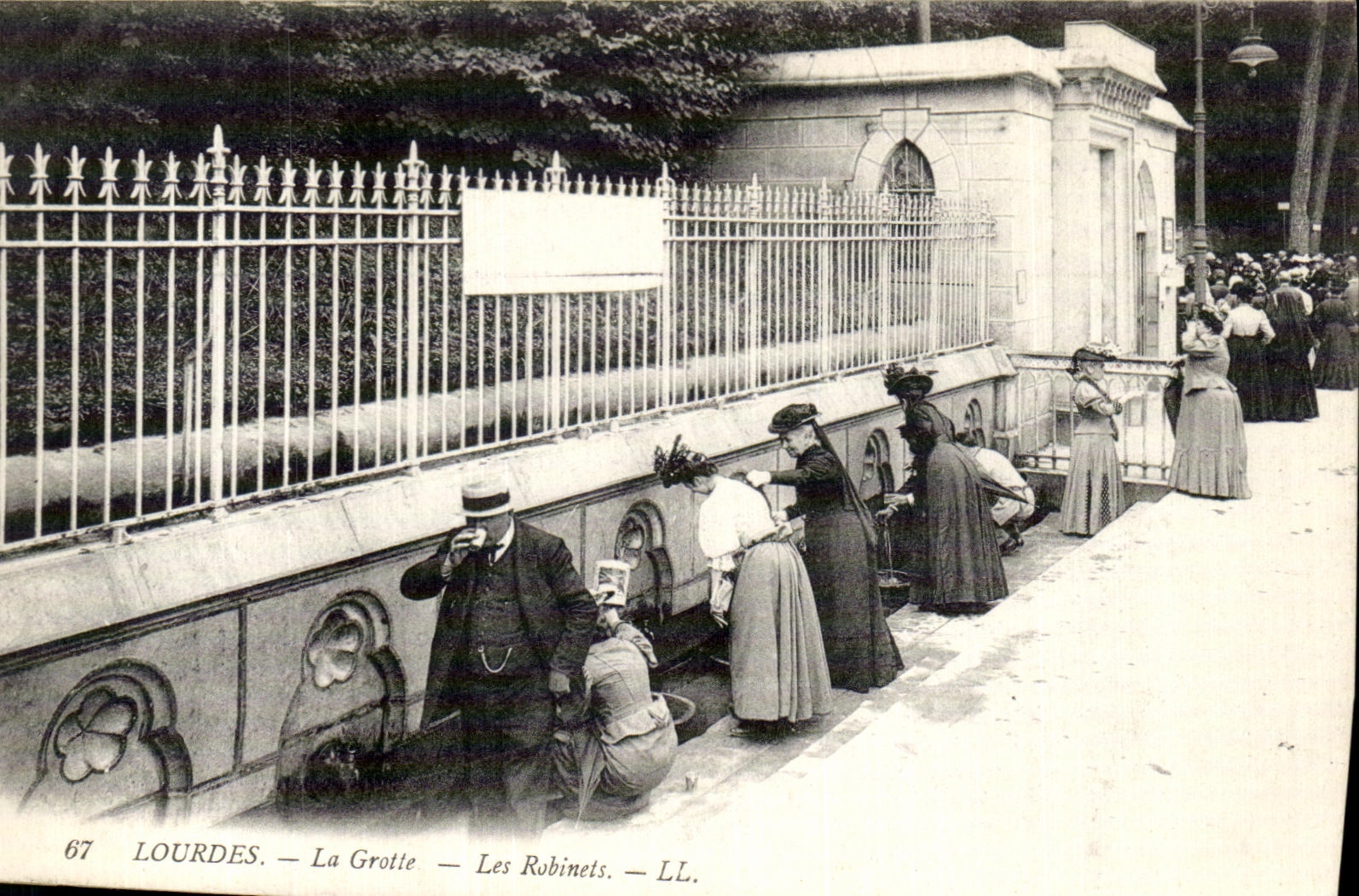 CPA Lourdes La Grotte Les Robinets 