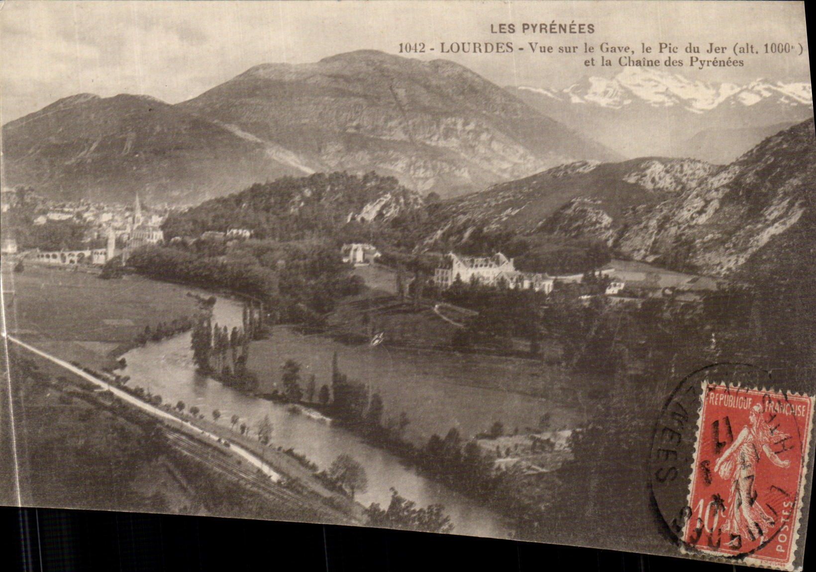 CPA Lourdes Vue Sur le Gave Le Pic du Jer
