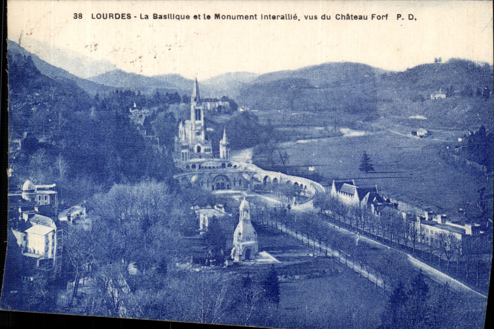 CPA Lourdes La Basilique et la Monument Interallie vus du Chateau fort