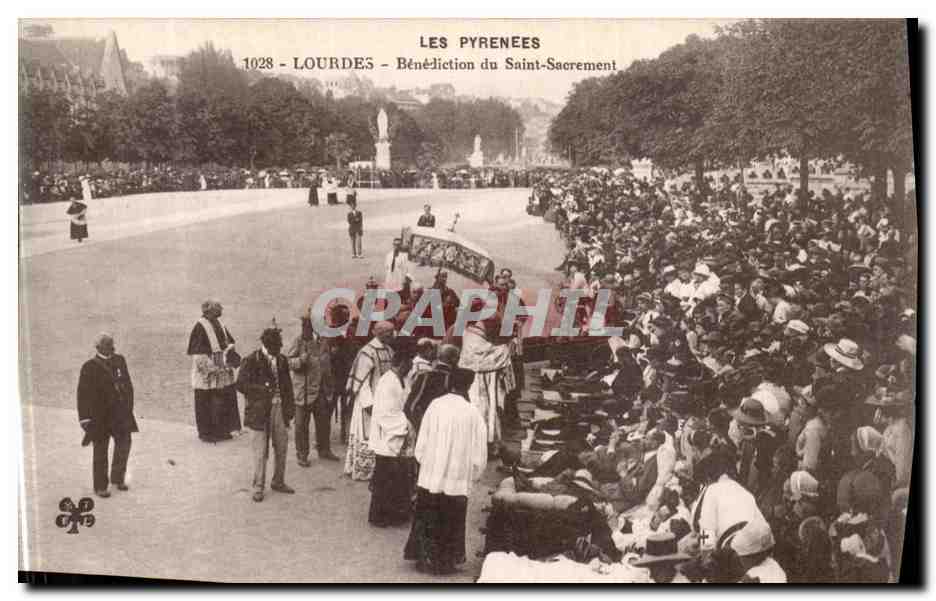 CPA Lourdes Benediction du Saint Sacrement