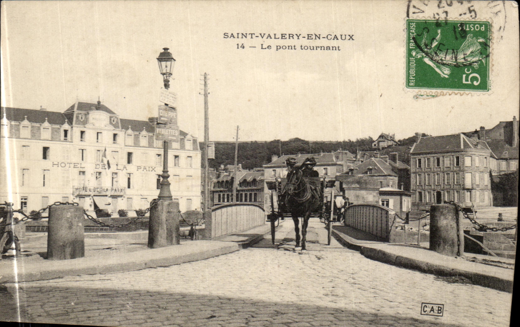 CPA St Valery En Caux Le Pont tournant Cheval
