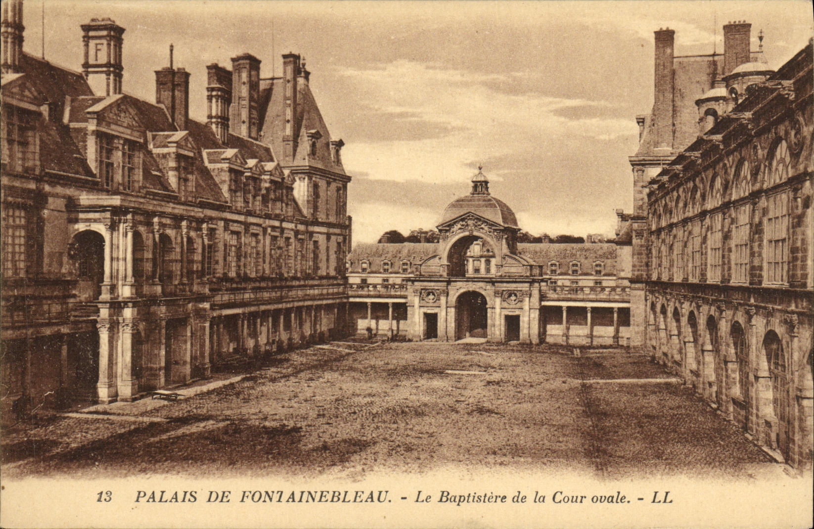 Palazzo di Fontainebleau — Il Battistero della Corte Ovale — LL