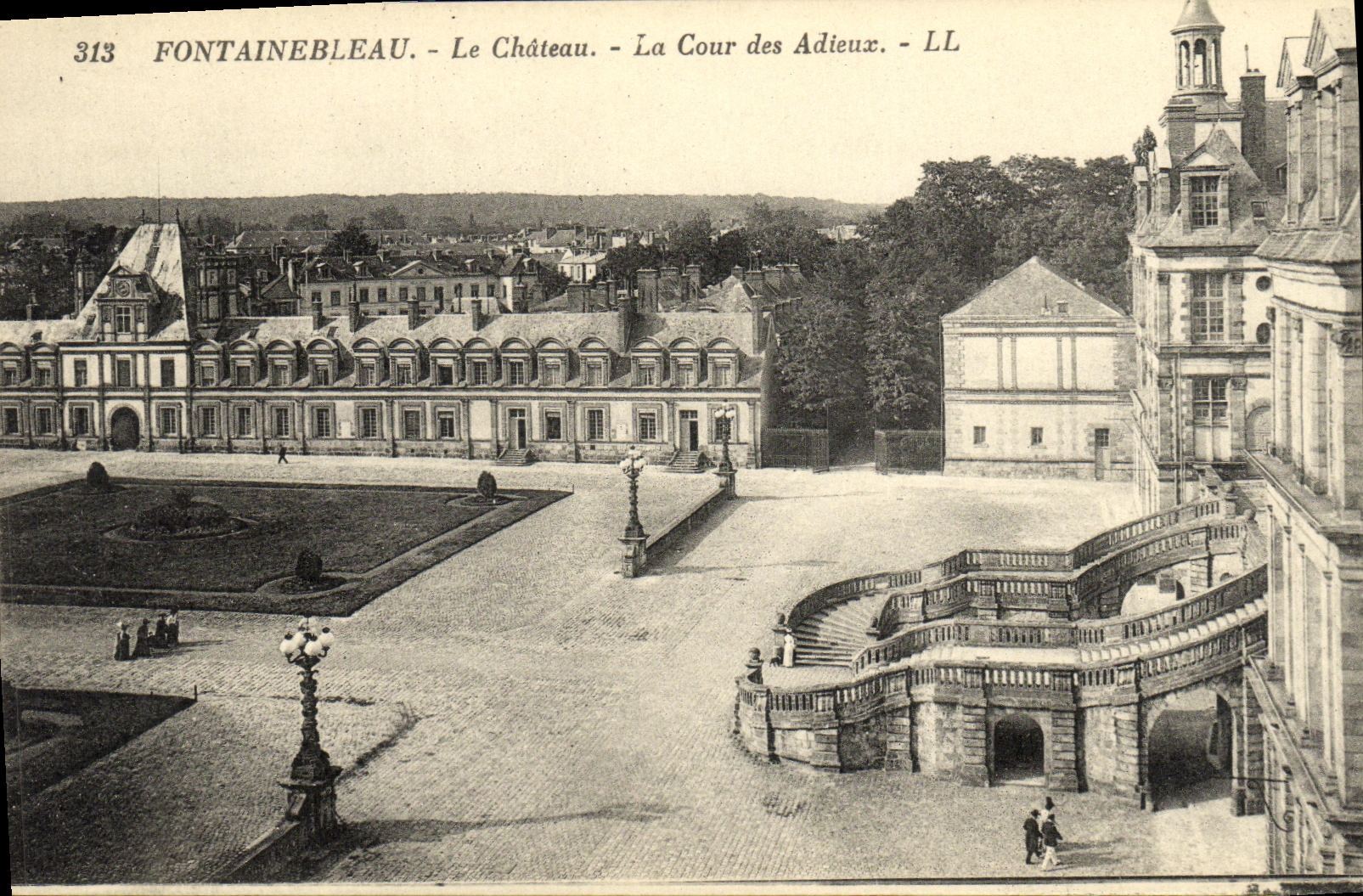 Fontainebleau - Le Château - La Cour des Adieux - LL