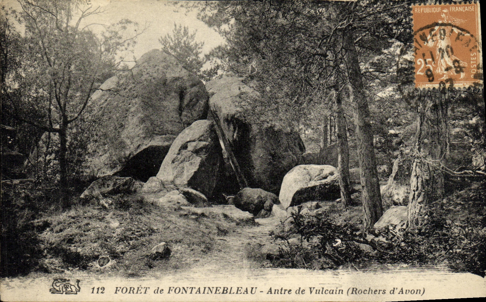 Bosque de Fontainebleau — Cueva de Vulcano (Rochers d'Avon) — Editor no identificado, n° 112