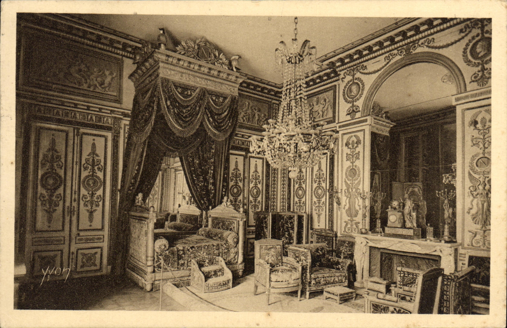 Chambre à coucher de Napoléon Ier — Palais de Fontainebleau — Édition d'Art YVON