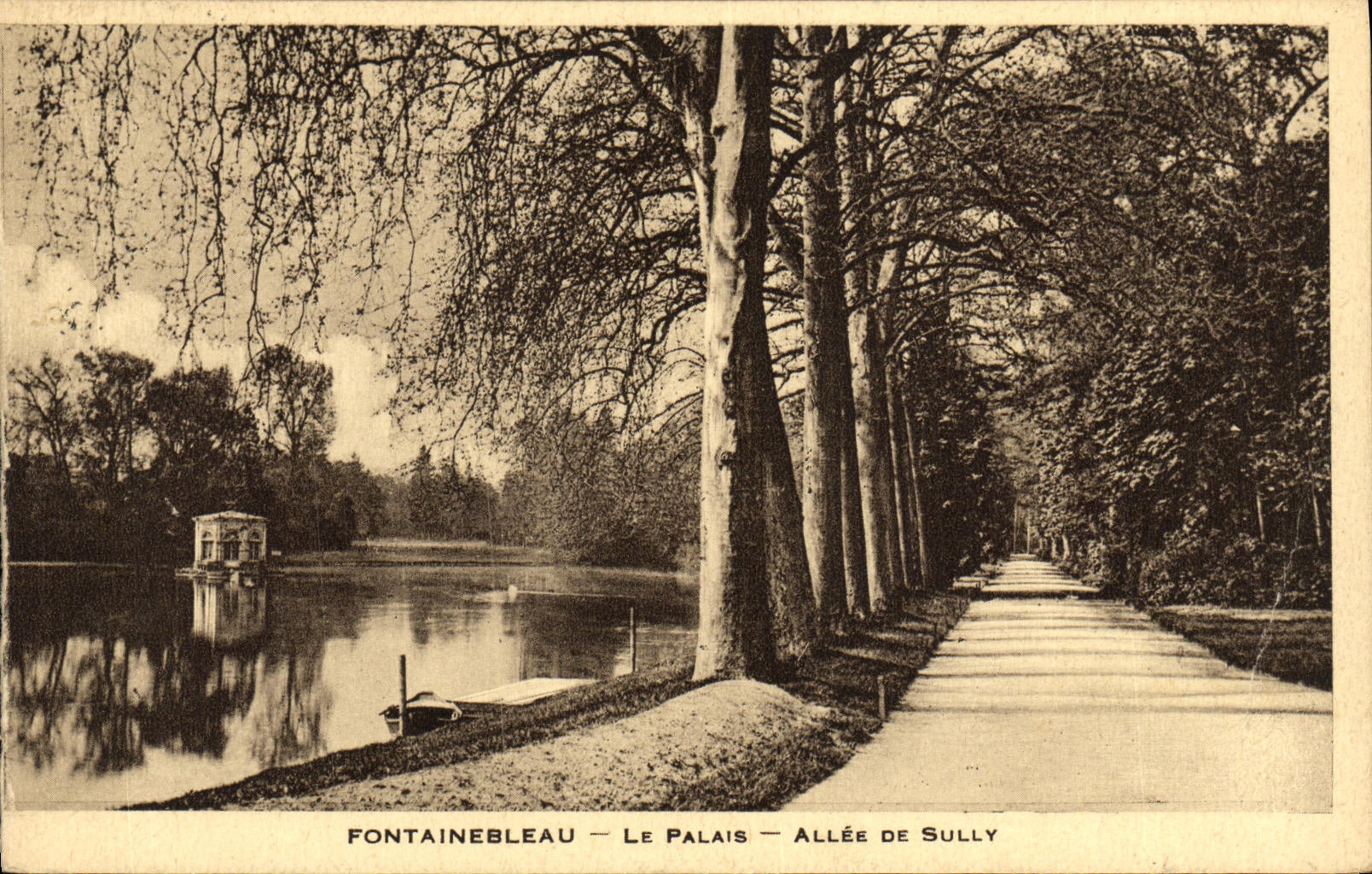 Fontainebleau — Le Palais — Allée de Sully