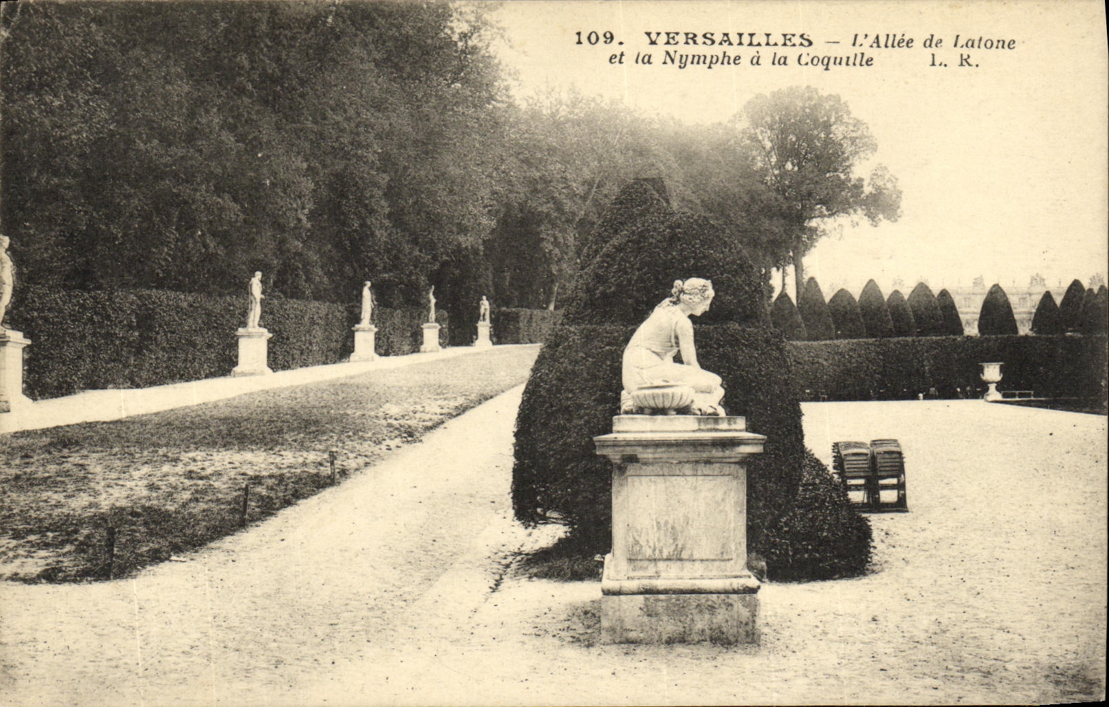 Versailles — Die Allee der Latone und die Nymphe mit der Schale — L. R.