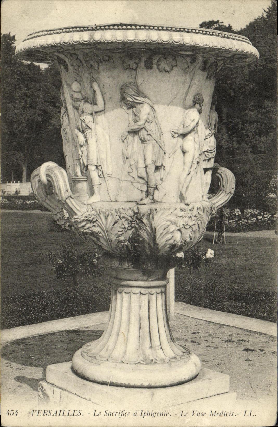 CPA Versailles Le sacrifice d Iphigenie Le vase Medicis