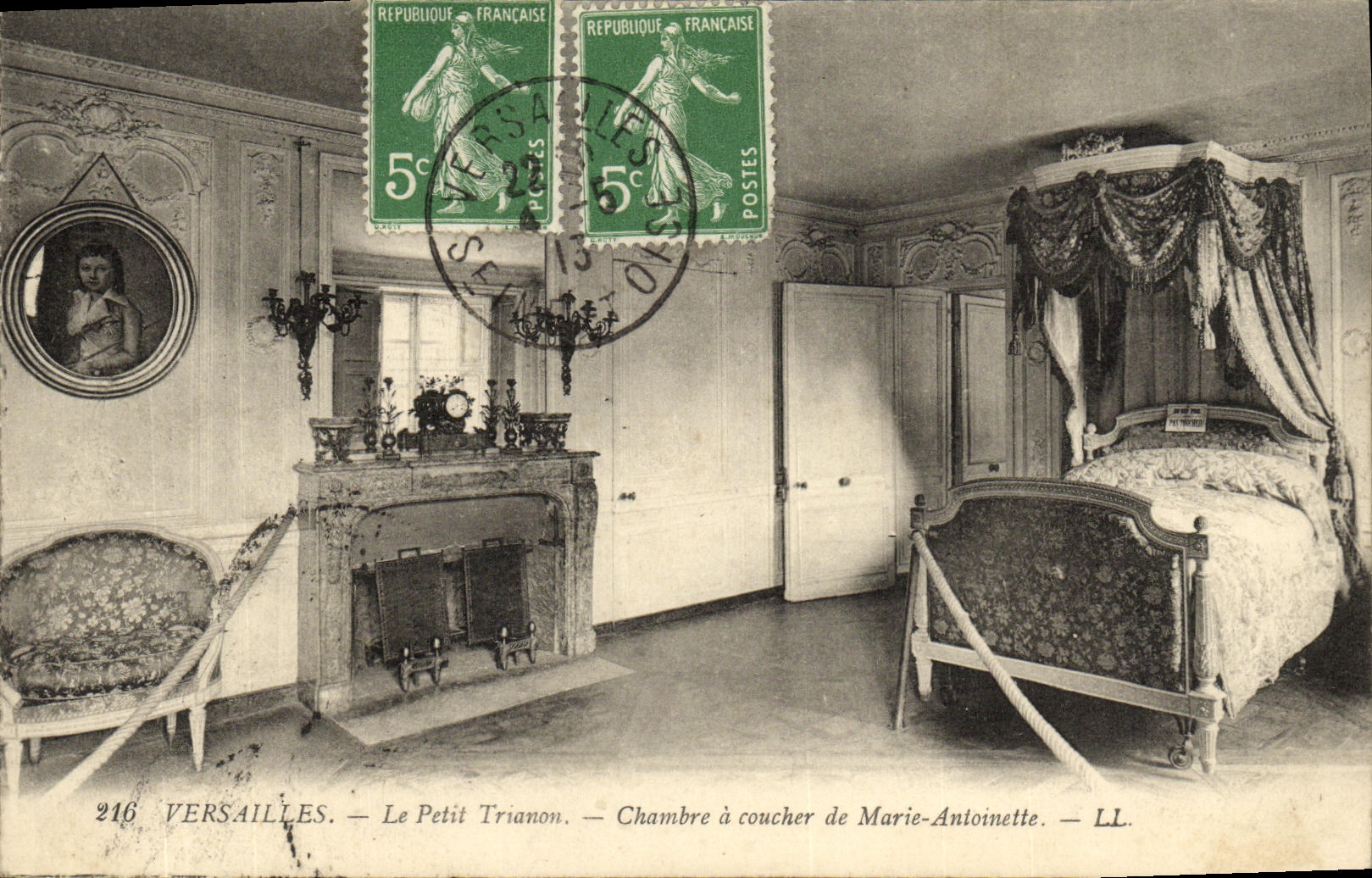 CPA Versailles Le Petit Triamon Chambre a Coucher de Marie Antoinette