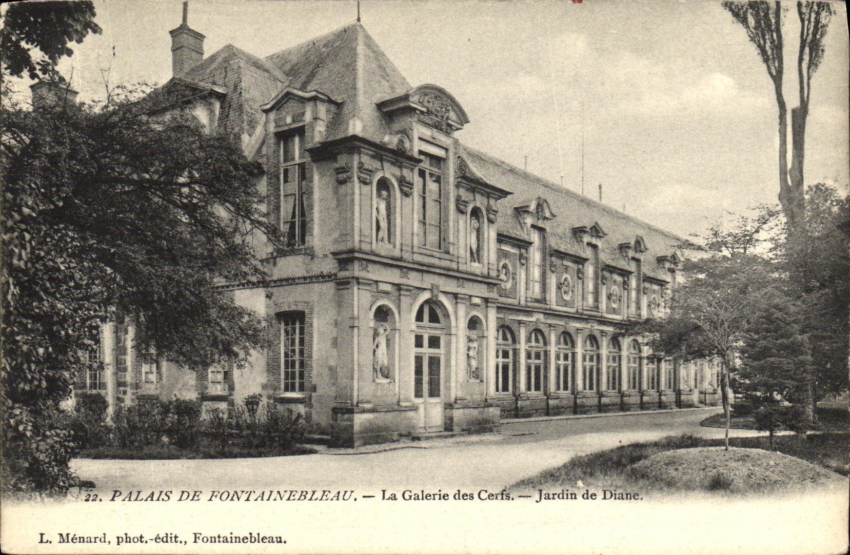 Palazzo di Fontainebleau — La Galleria dei Cervi — Giardino di Diana — L. Ménard, fot.-edit., Fontainebleau
