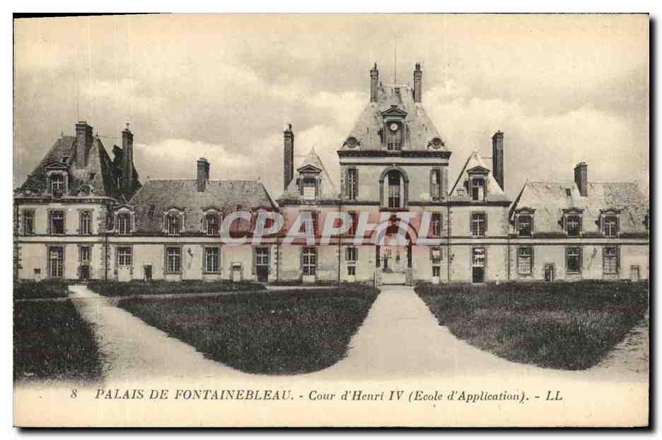 CPA Palais de Fontainebleau Cour d Henri IV Ecole d application
