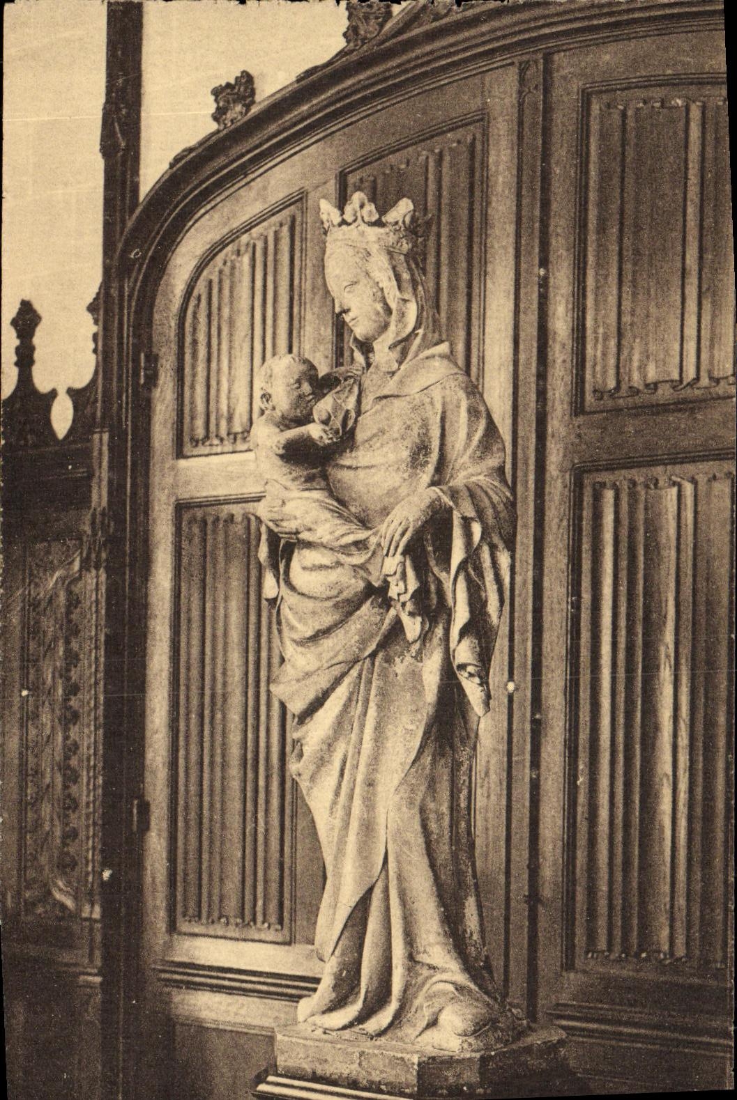 Statue de la Vierge à l'Enfant — Abbaye de Royaumont — éditeur Viarmes (S.-O.-O.)
