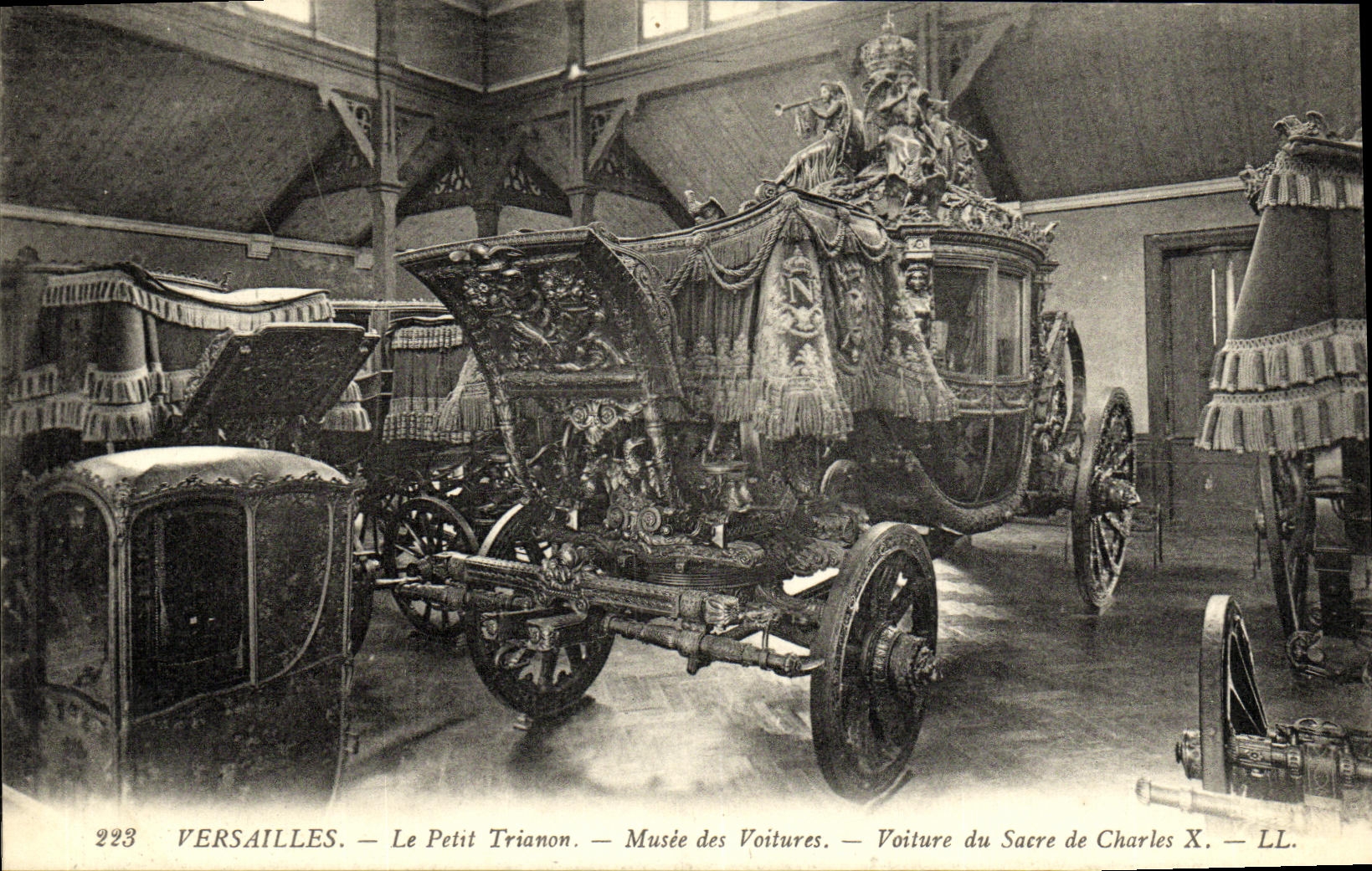 Versailles — Le Petit Trianon — Musée des Voitures — Voiture du Sacre de Charles X — LL. — N° 223