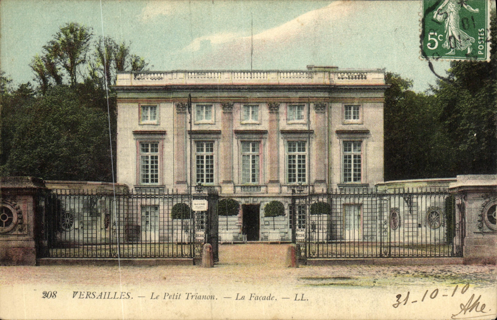 Versailles — Le Petit Trianon — La Façade — LL. n°208