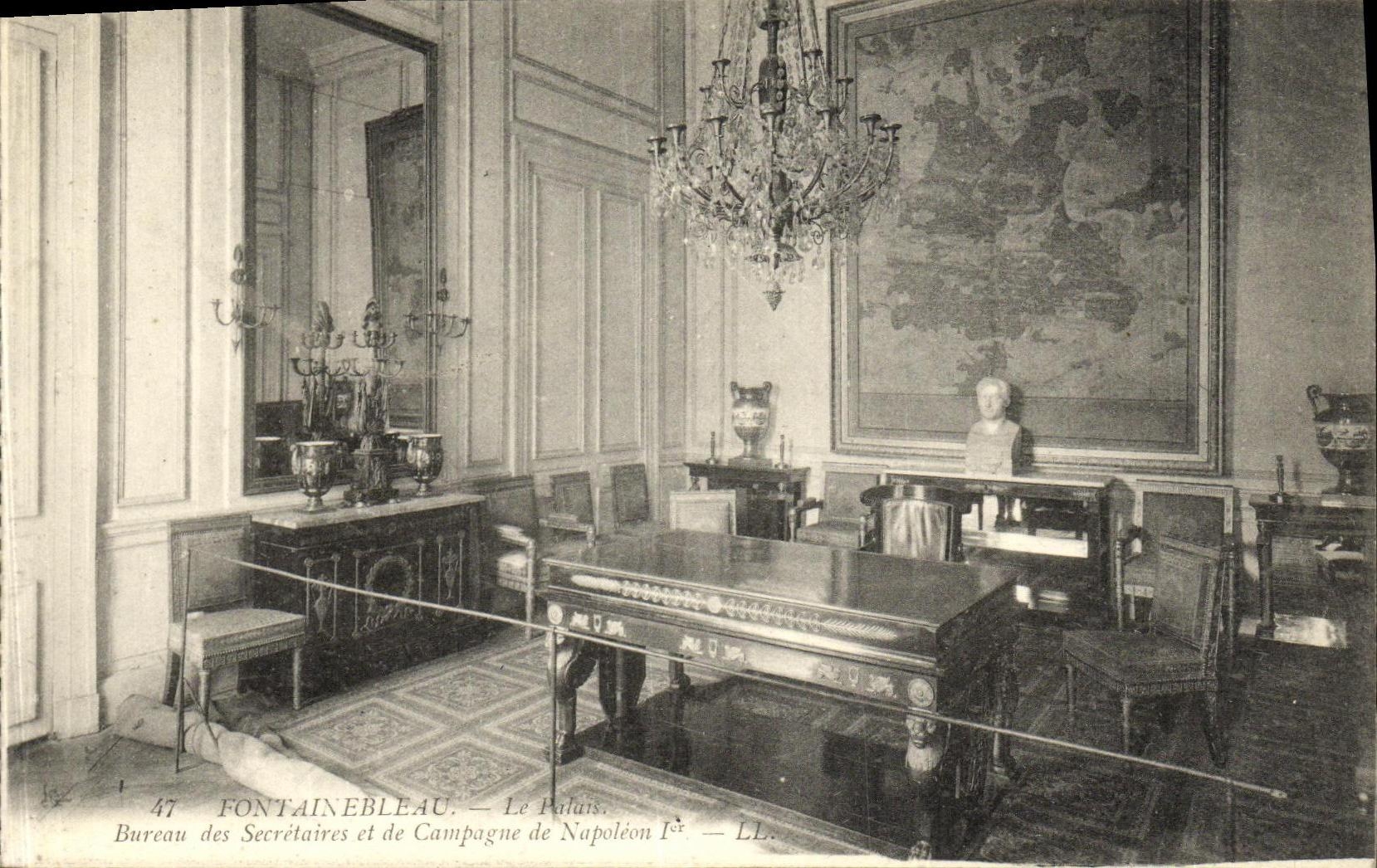 Fontainebleau — Le Palais. Bureau des Secrétaires et de Campagne de Napoléon Ier — LL.
