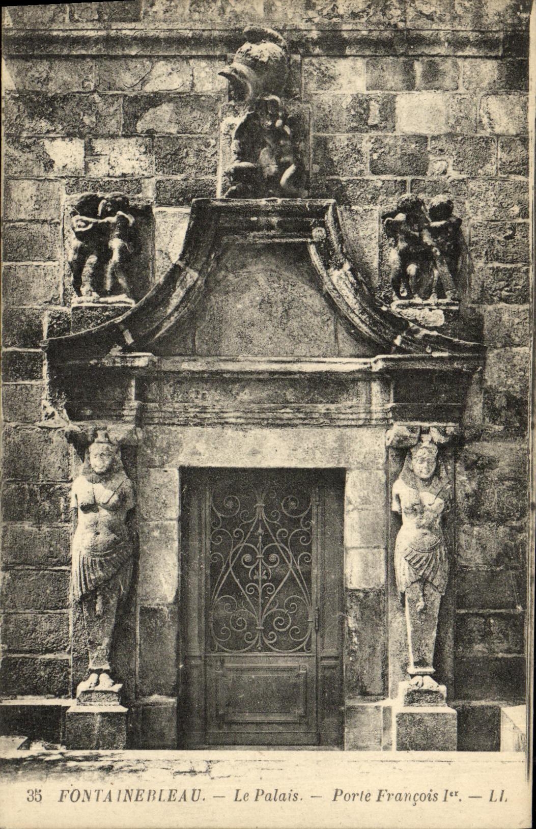Fontainebleau — El Palacio. Puerta Francisco I — LL.