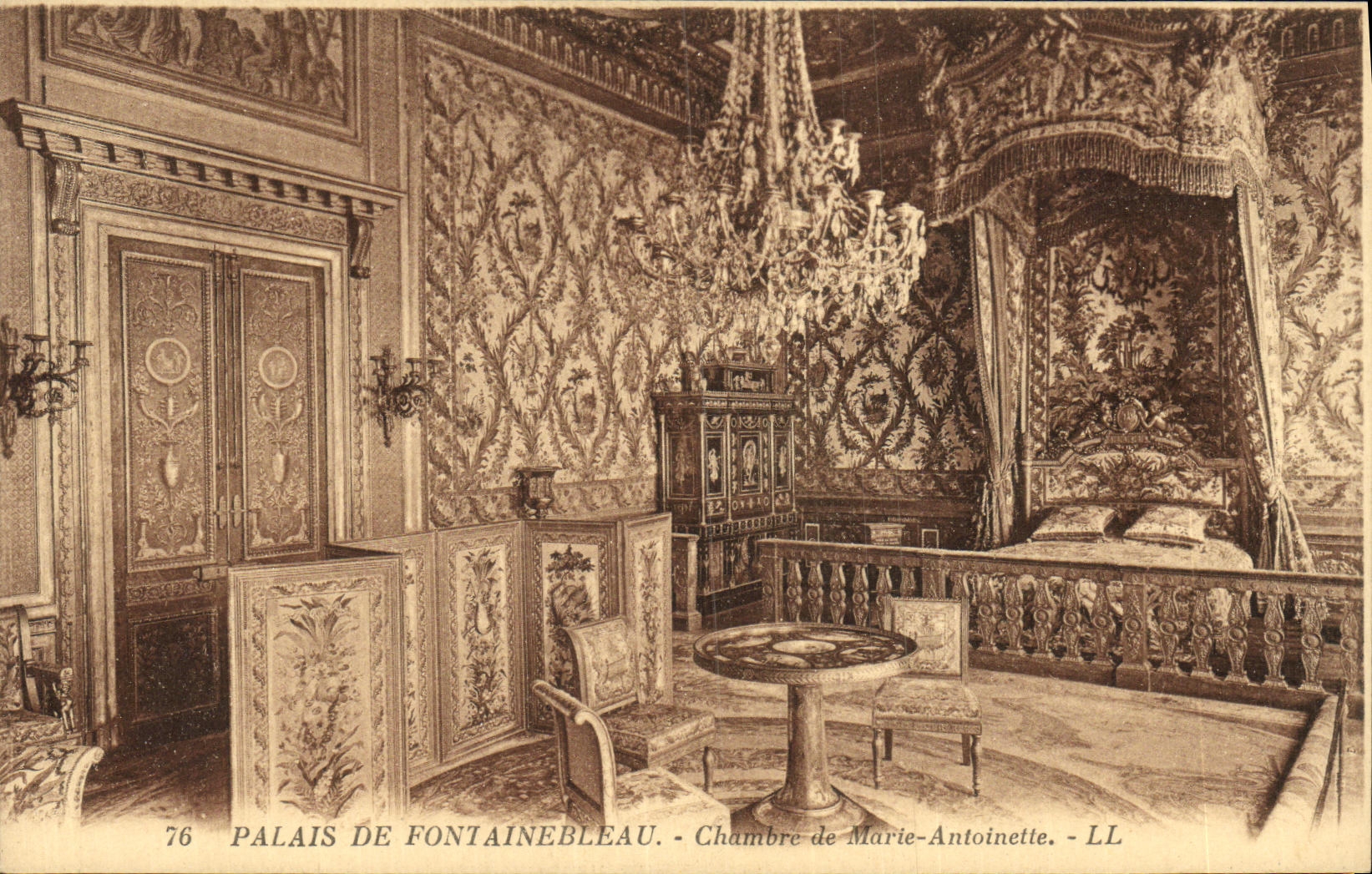 Palais de Fontainebleau — Chambre de Marie-Antoinette — LL