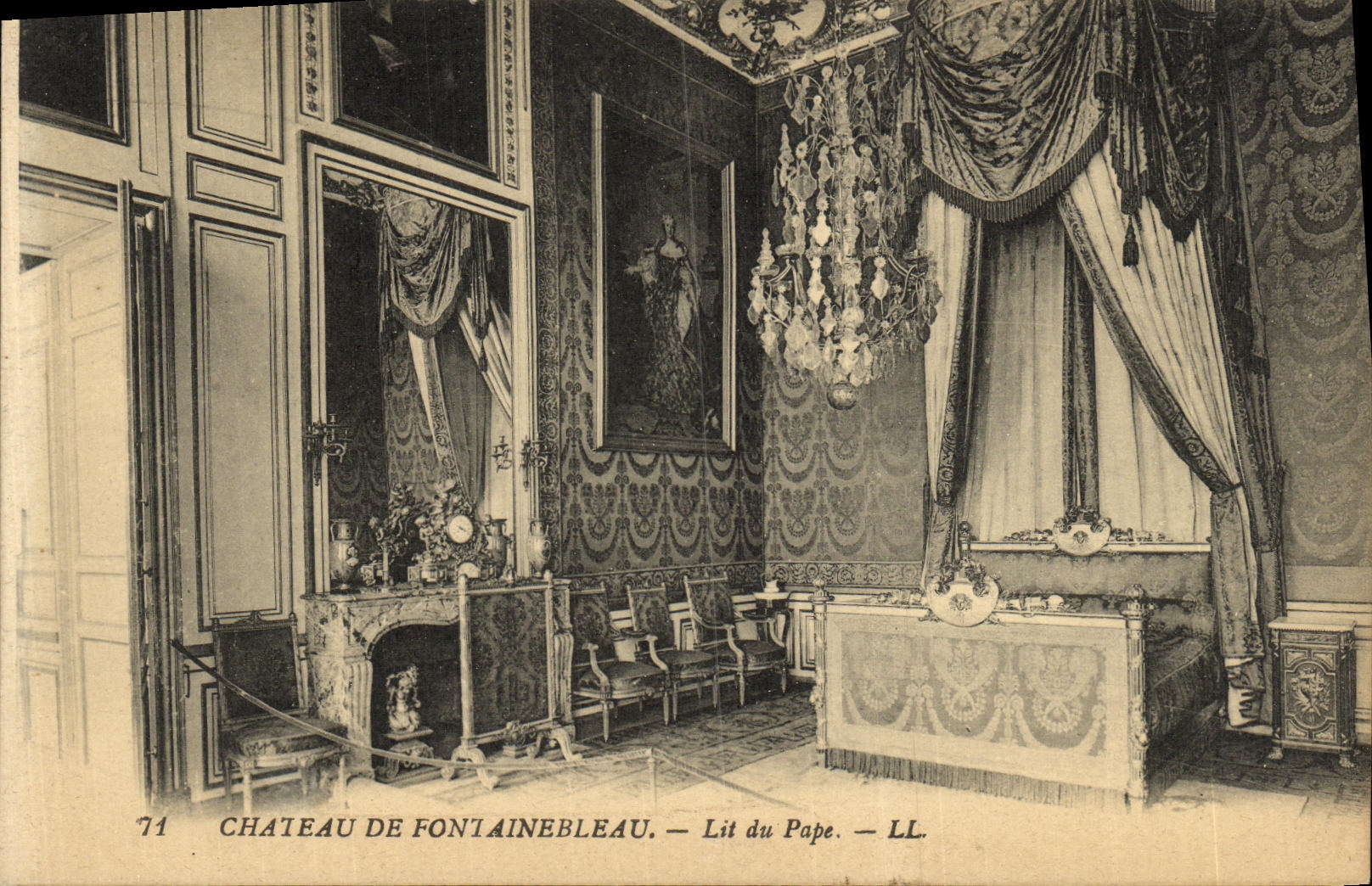 Château de Fontainebleau — Lit du Pape — LL