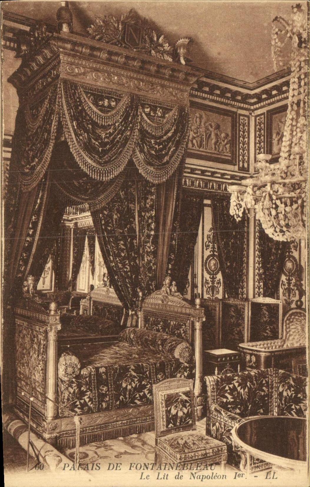Schloss Fontainebleau — Das Bett Napoleons I. — LL