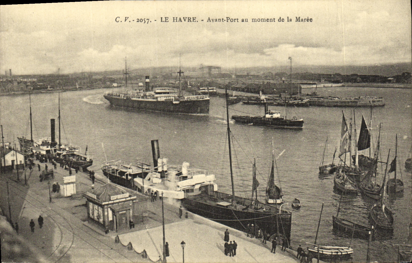 CPA Le Havre Avant Port Au Moment de La Maree Bateaux