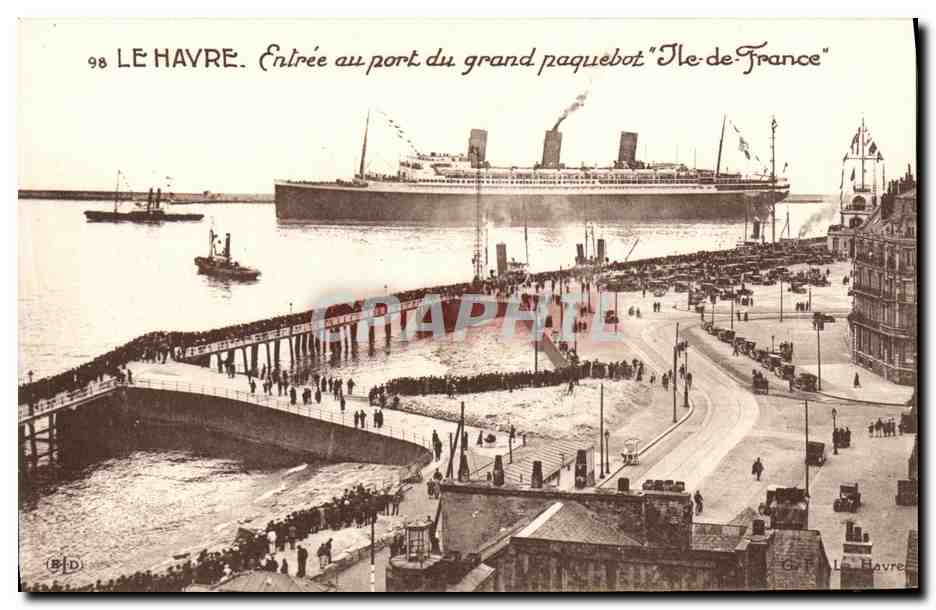 CPA Le Havre Entree Au port Grand Paquebot Ile de France Bateau
