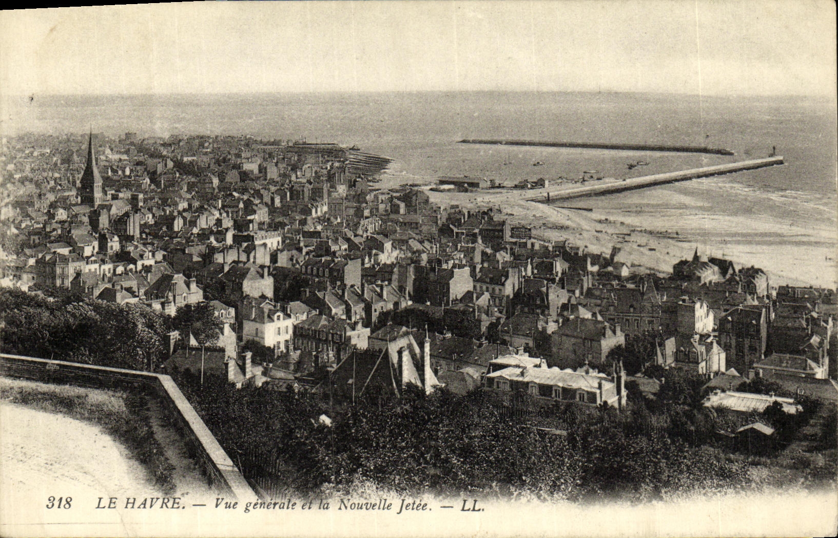 CPA Le Havre Vue Generale et La Nouvelle Jetee