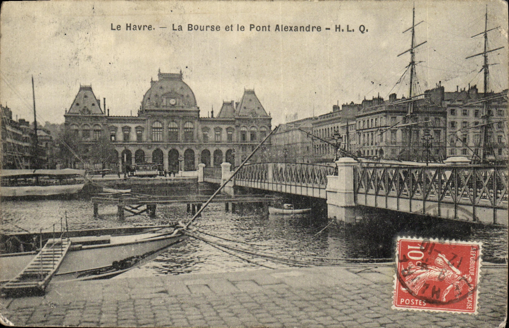 CPA Le Havre La Bourse et Le Pont Alexandre Bateau