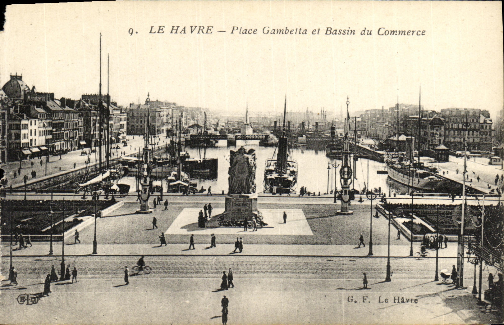 CPA Le Havre Place Gambetta Et Bassin Du Commerce Bateaux