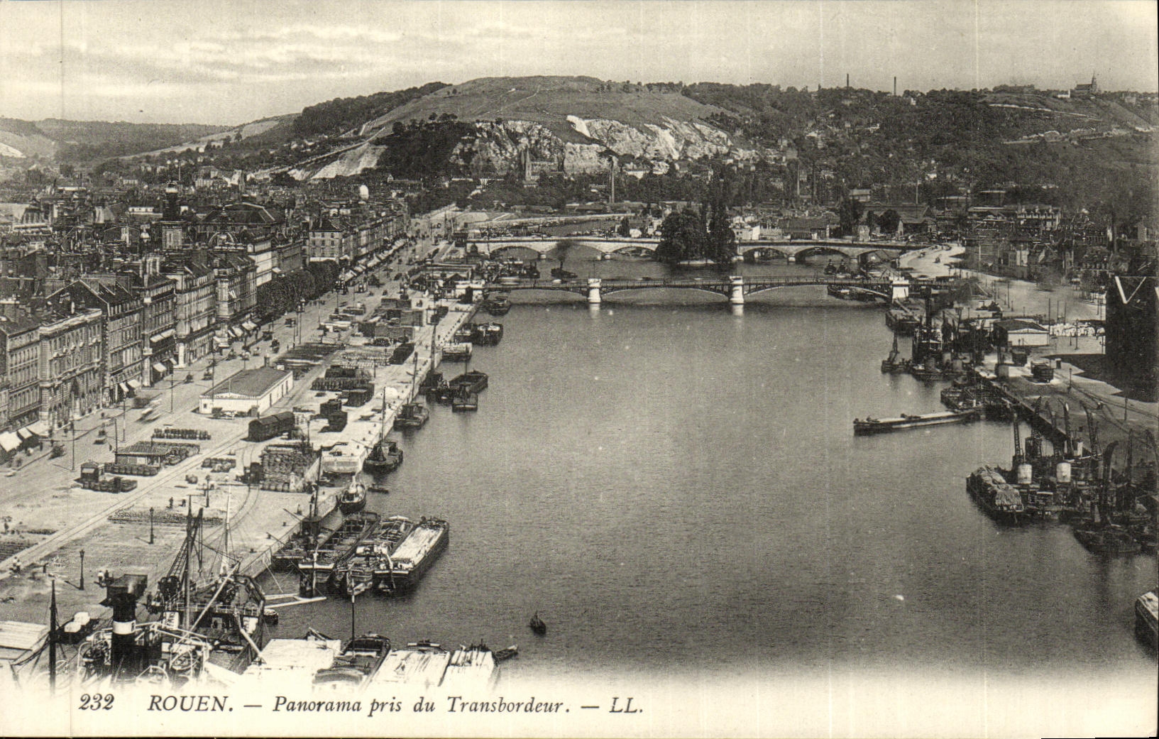 CPA Rouen Panorama Pris du Transbordeur Bateaux