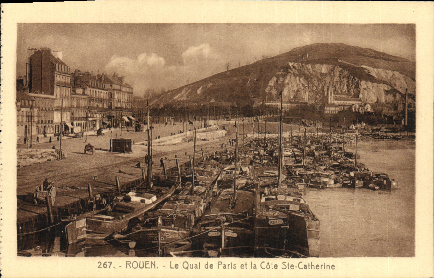 CPA Rouen Le Quai De Paris Et La Cote Ste Catherine Bateaux