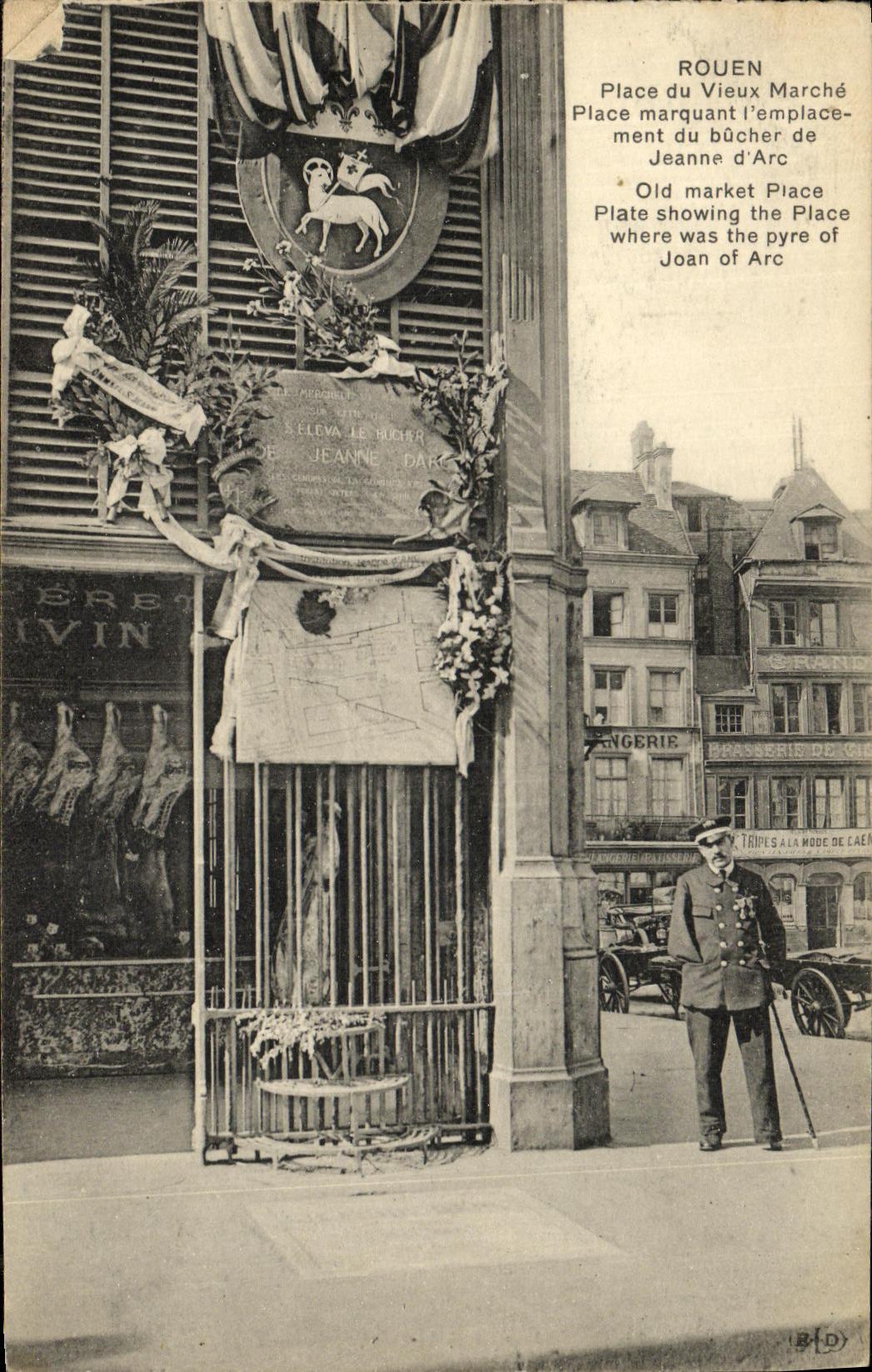 CPA Rouen Place Du Vieux Marche Bucher de Jeanne d arc Ancien combattant Boucher Militaria