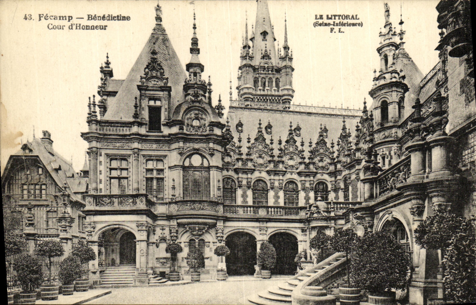 CPA Fecamp Benedictine Cour D Honneur 