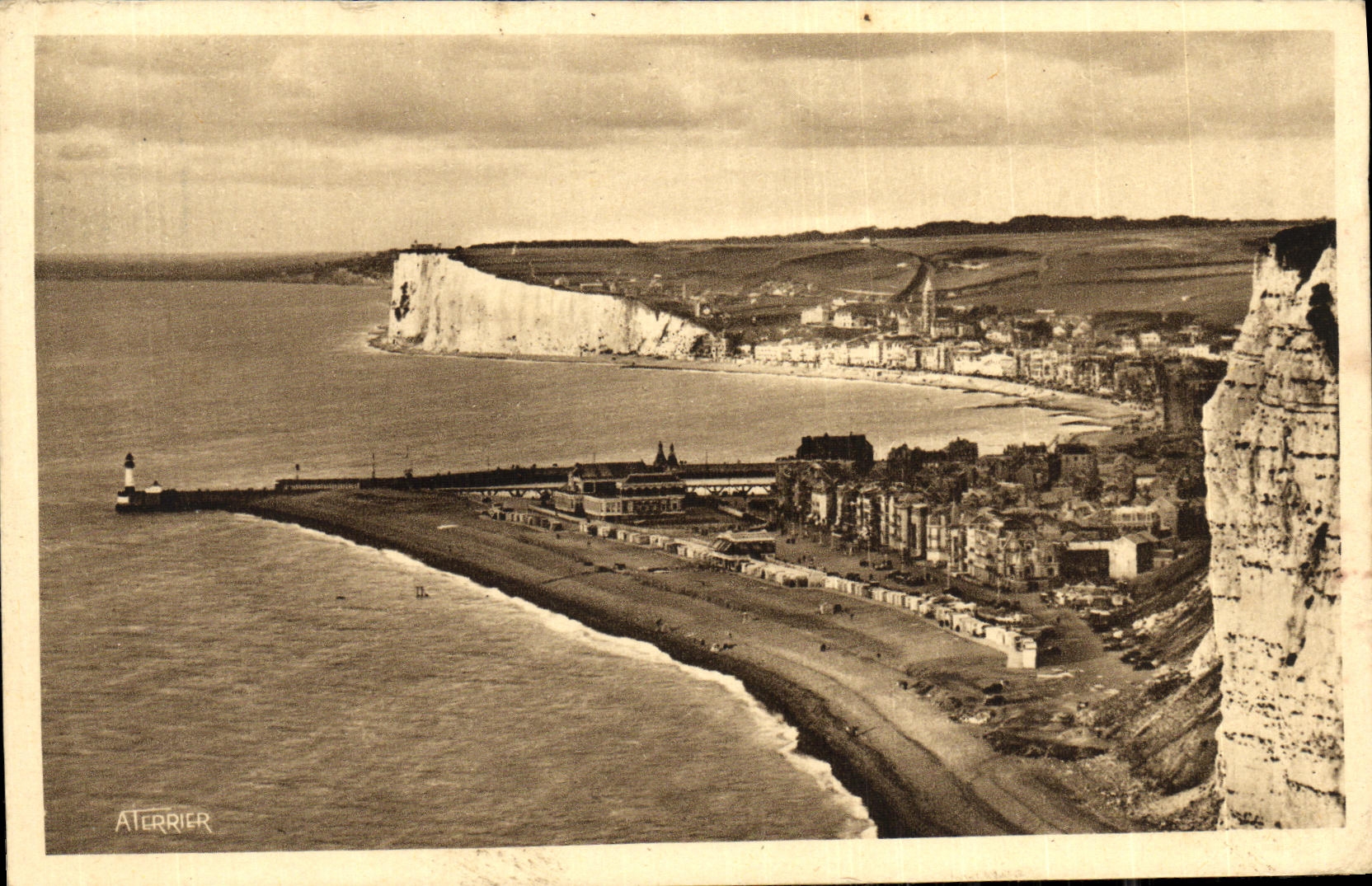 CPA Le Treport Vue Generale des Deux Plages