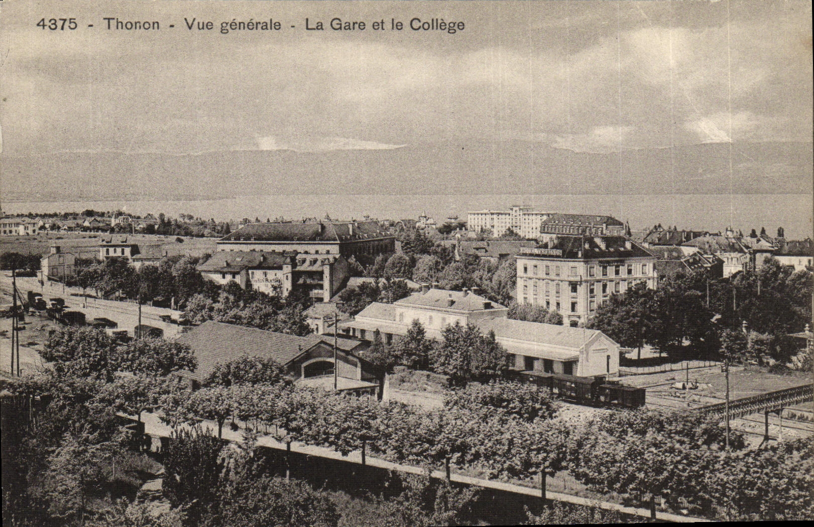 CPA Thonon Vue Generale La Gare et le College Train 