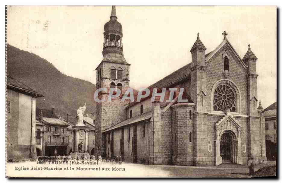 CPA Thones Eglise Saint Maurice et le Monument aux Morts