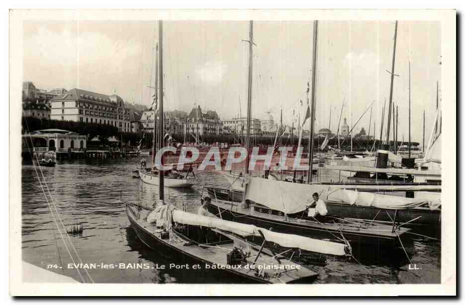 CPA Evian Les Bains Le Port et Bateaux de Plaisance