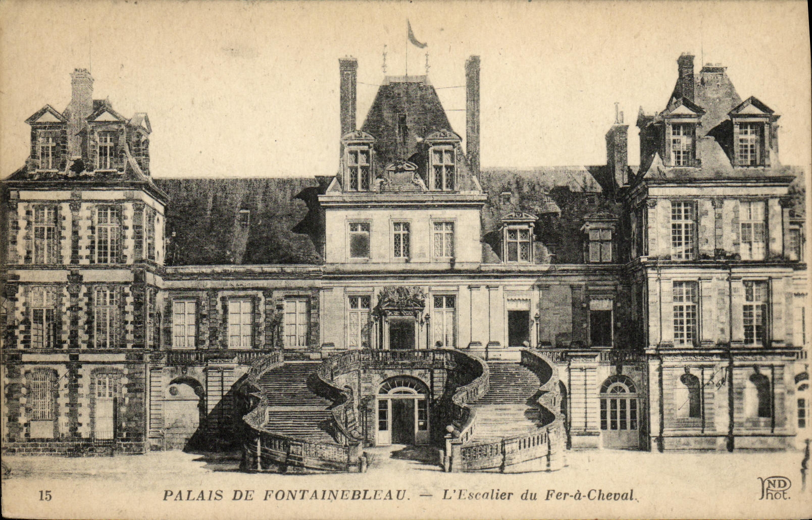 Palacio de Fontainebleau — La escalera del Fer-à-Cheval — ND Hot. n°15