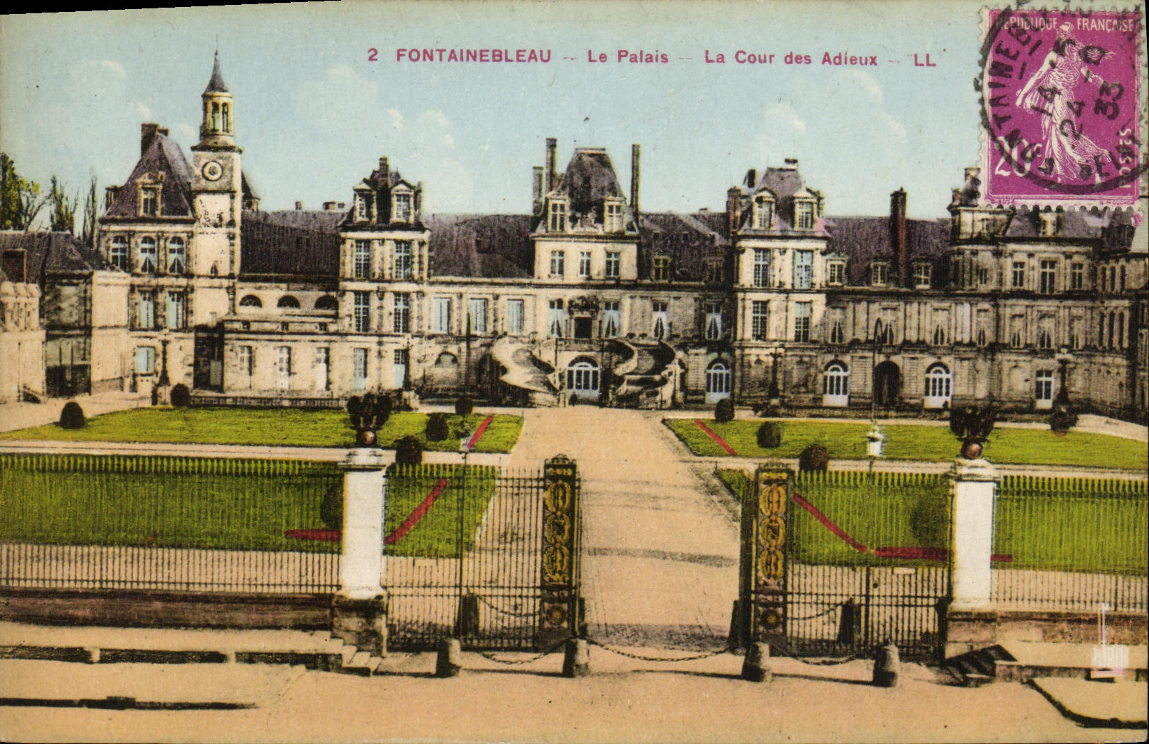 Fontainebleau — Le Palais — La Cour des Adieux — LL
