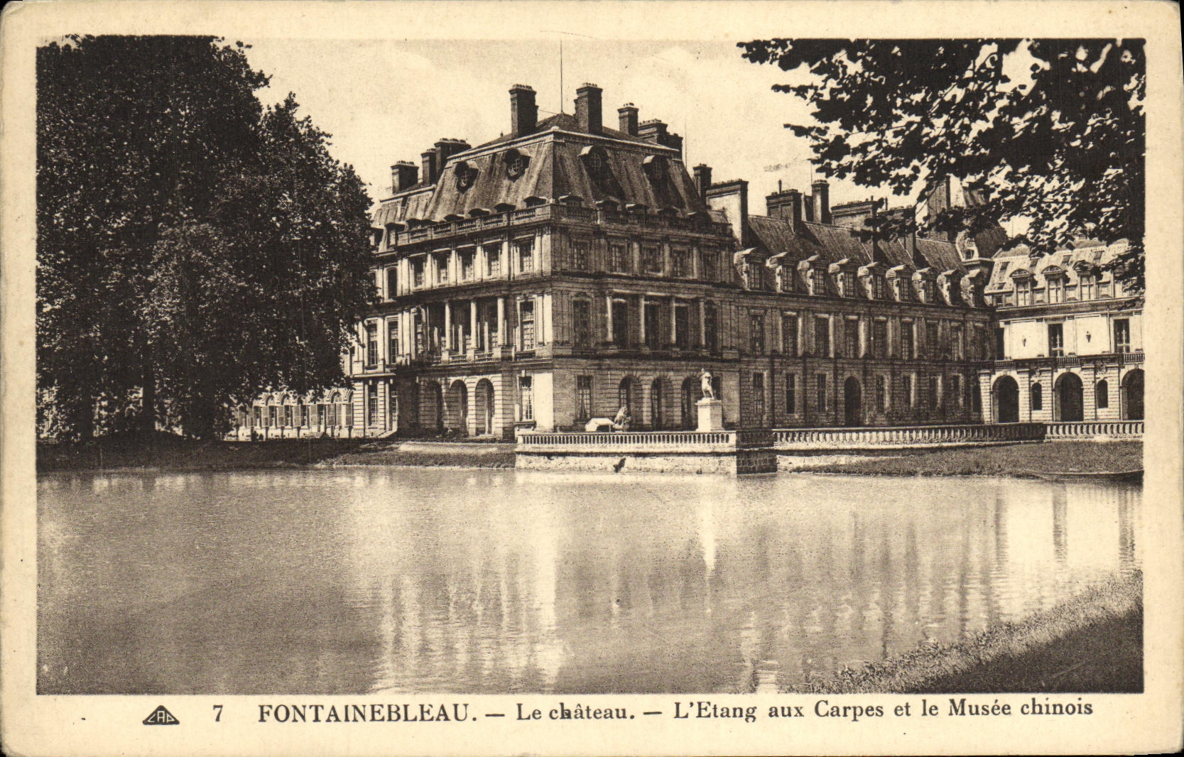 Fontainebleau — Das Schloss — Der Karpfenteich und das chinesische Museum