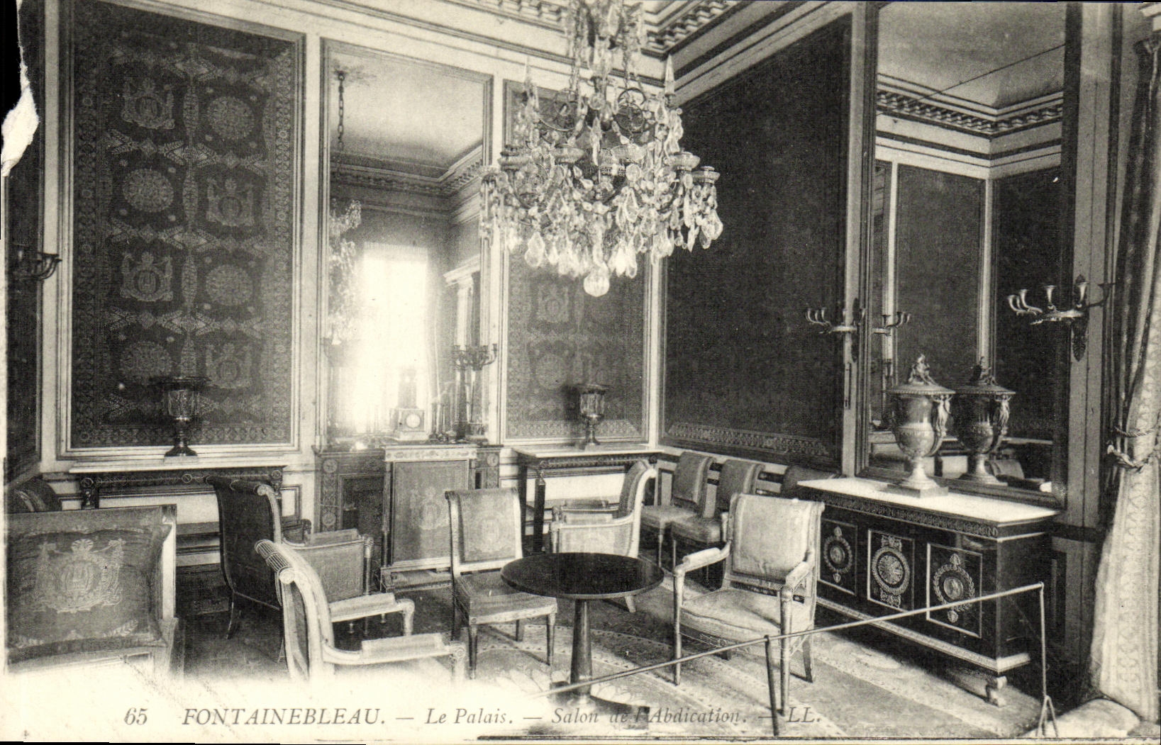 Fontainebleau — El Palacio — Salón de la Abdicación — LL. — n° 65