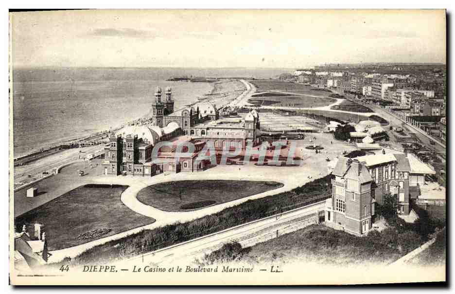 CPA Dieppe Le Casino et le Boulevard Maritime