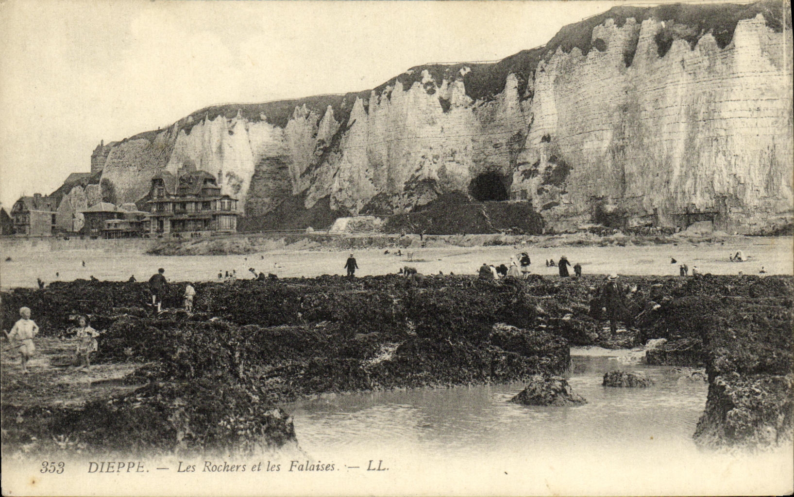 CPA Dieppe Les Rochers et les Falaises