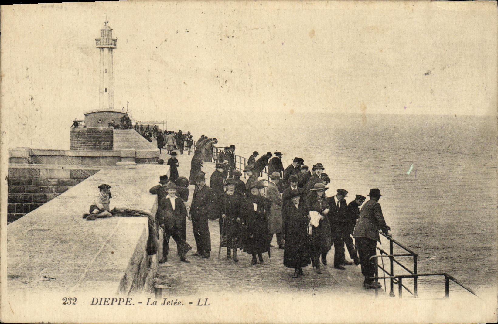 CPA Dieppe La Jetee